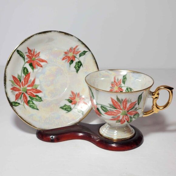 December Poinsettia Teacup and Saucer Vintage - Picture 1 of 10